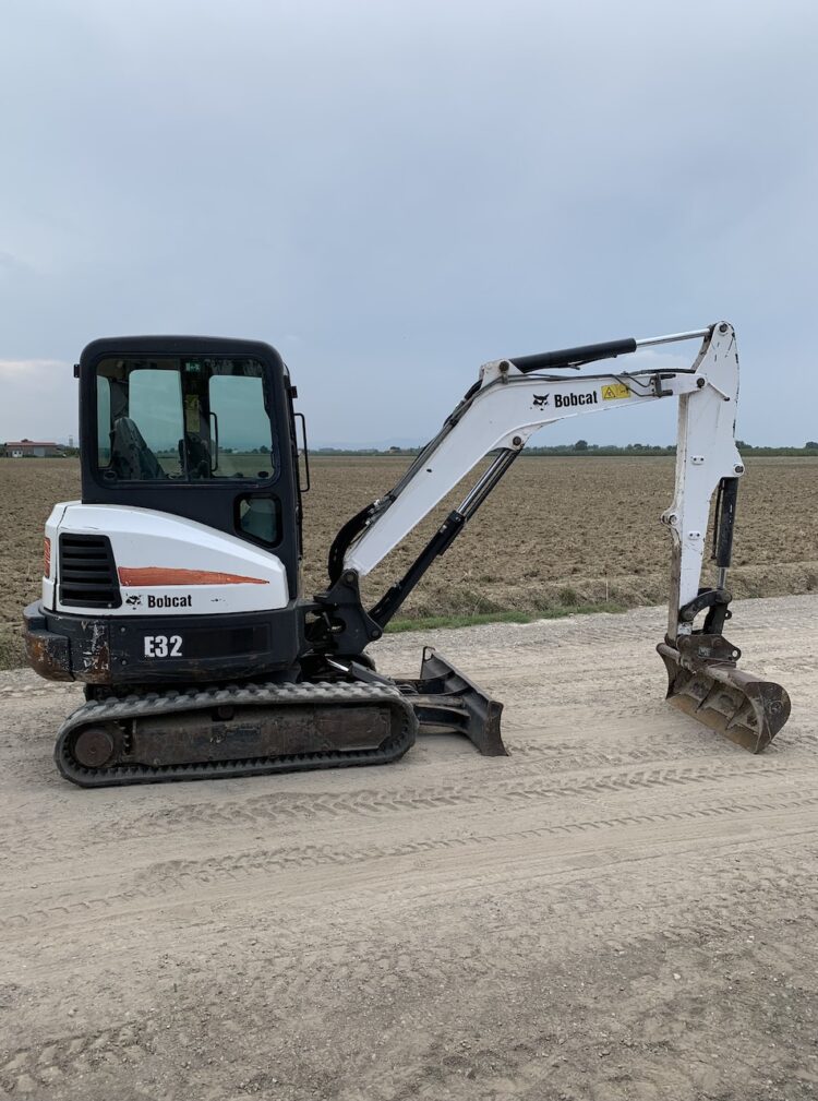 MINI ESCAVATORE BOBCAT E32