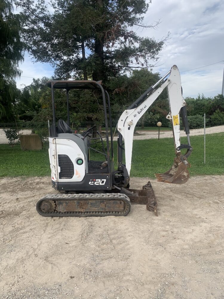 MINI ESCAVATORE BOBCAT E20